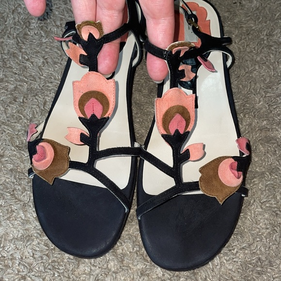 Prada black suede platform pink tulip t-strap sandals - Picture 10 of 15